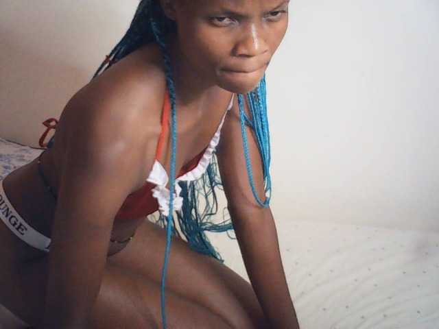 Suzyb live cam on BongaCams