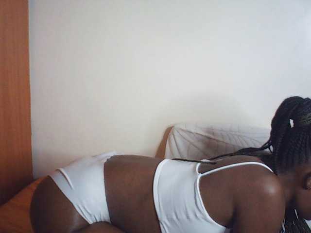 Suzyb live cam on BongaCams