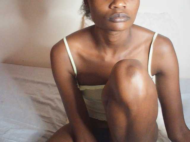Suzyb live cam on BongaCams