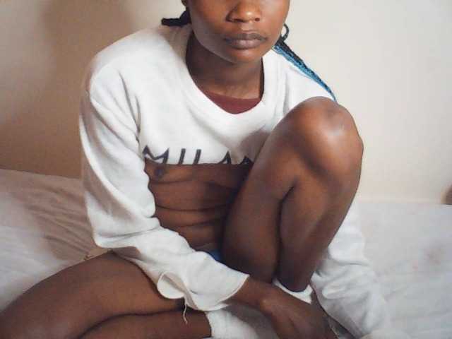 Suzyb live cam on BongaCams