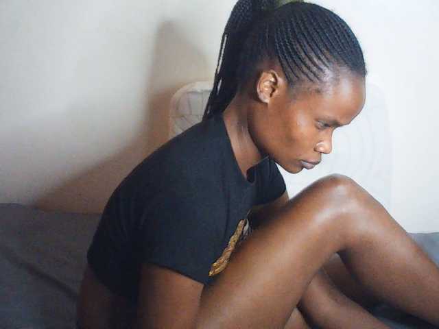 Suzyb live cam on BongaCams