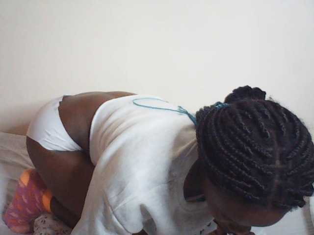 Suzyb live cam on BongaCams