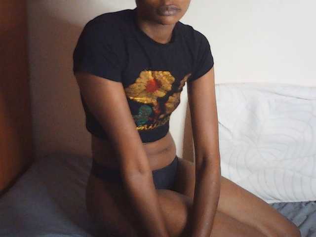 Suzyb live webcam show