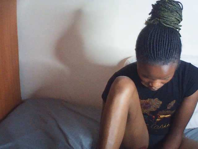 Suzyb live webcam show