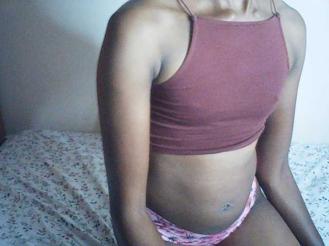 Suzyb live cam on BongaCams