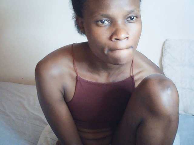 Suzyb live cam on BongaCams