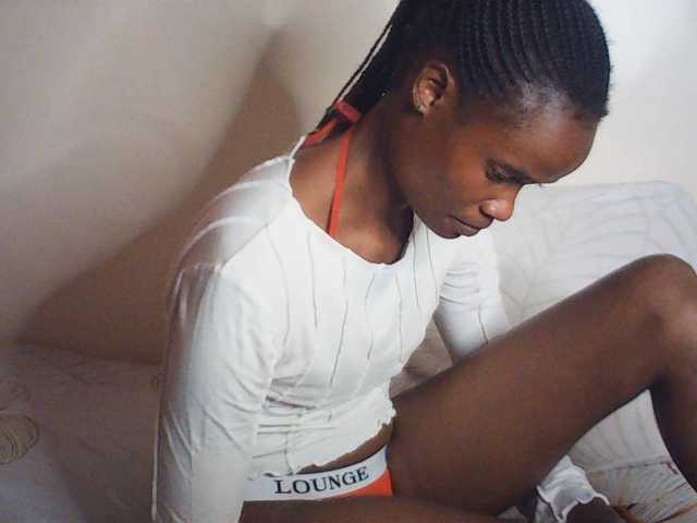 Suzyb live cam on BongaCams