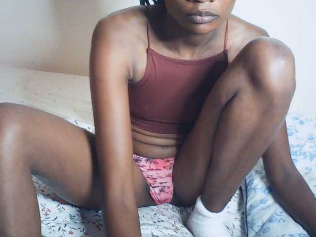Suzyb live cam on BongaCams