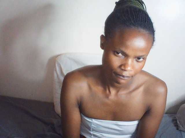 Suzyb live cam on BongaCams