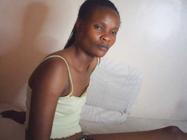 Suzyb live cam on BongaCams