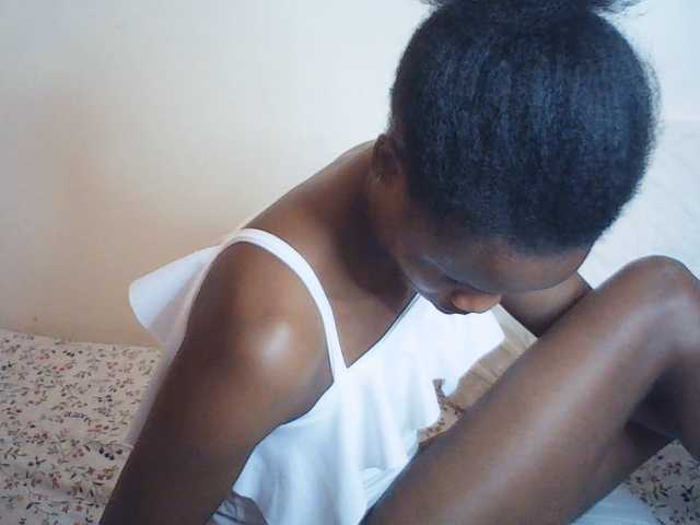 Suzyb live cam on BongaCams