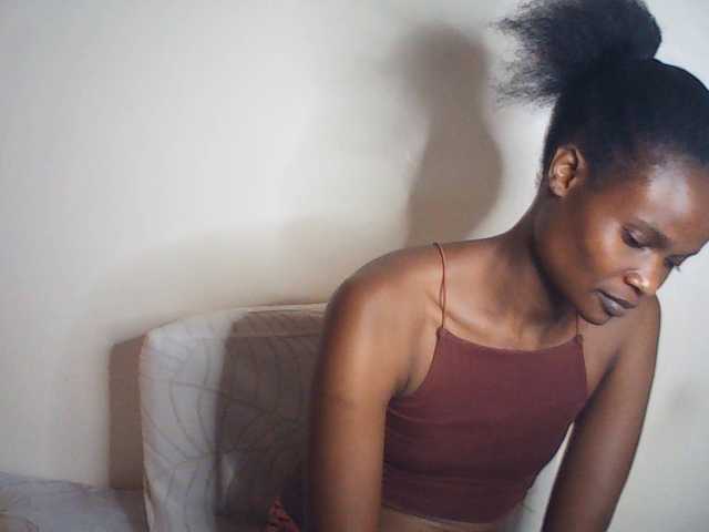 Suzyb live webcam show