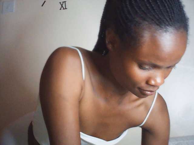 Suzyb live cam on BongaCams