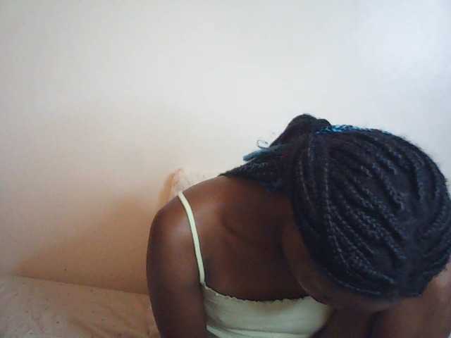 Suzyb live cam on BongaCams