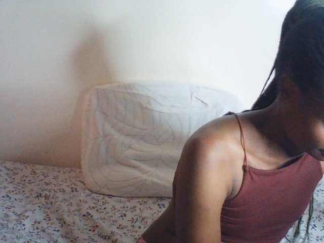 Suzyb live webcam show