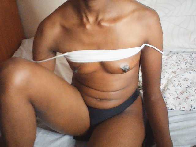 Suzyb live cam on BongaCams