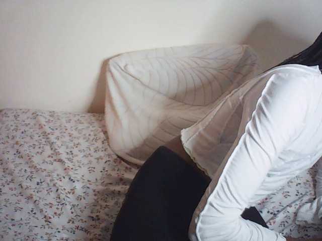 Suzyb live cam on BongaCams