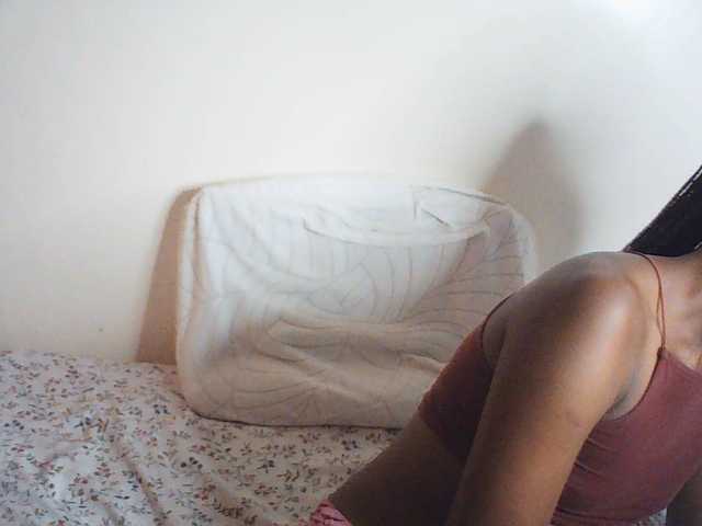 Suzyb live cam on BongaCams