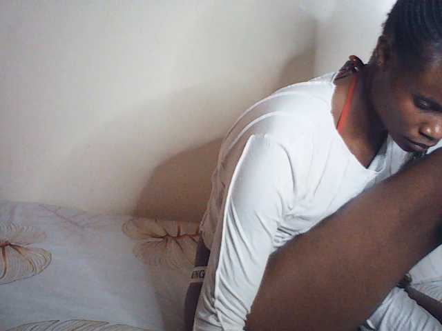 Suzyb live cam on BongaCams