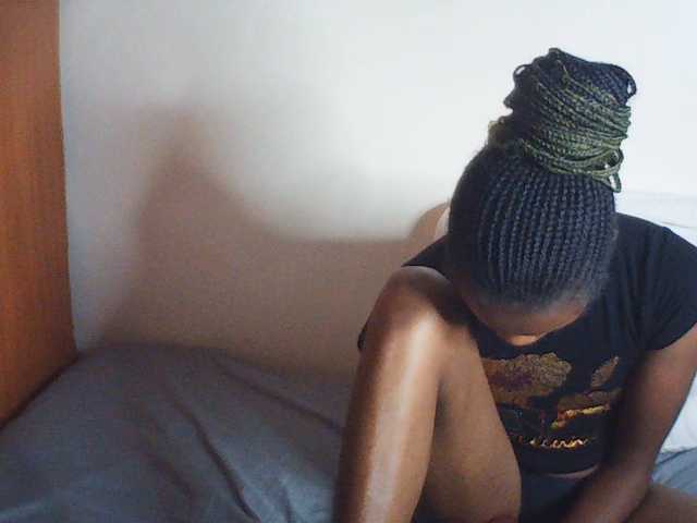 Suzyb live cam on BongaCams