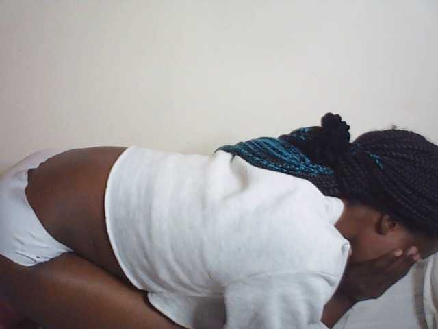 Suzyb live cam on BongaCams