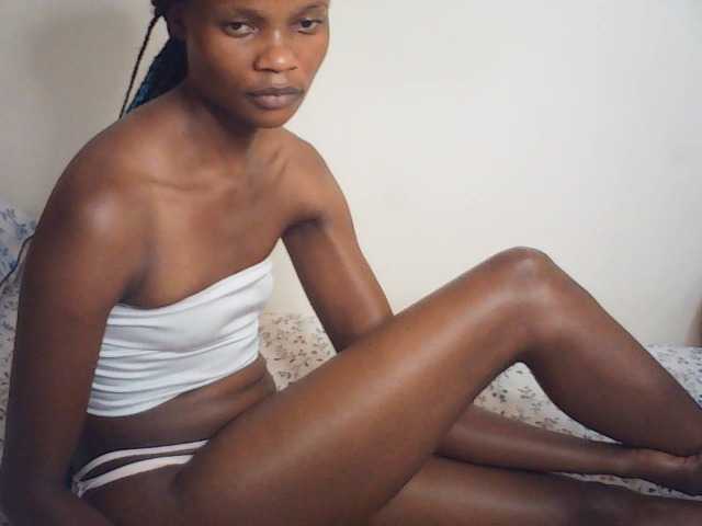 Suzyb live cam on BongaCams