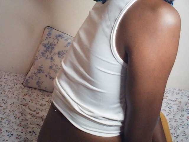 Suzyb live cam on BongaCams
