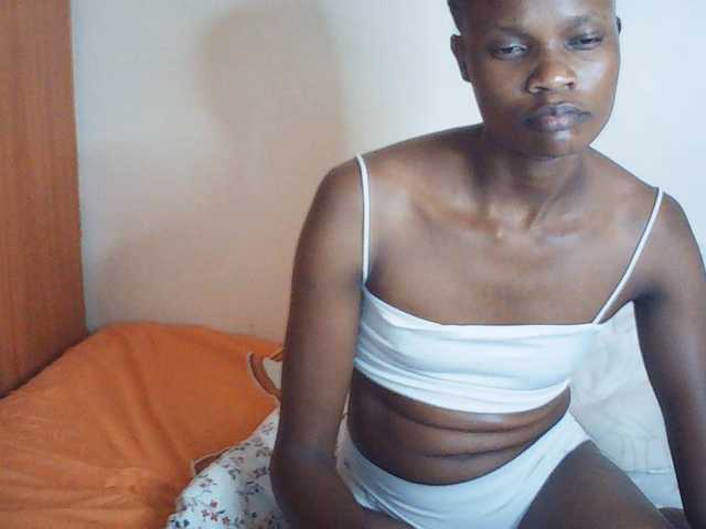 Suzyb live cam on BongaCams
