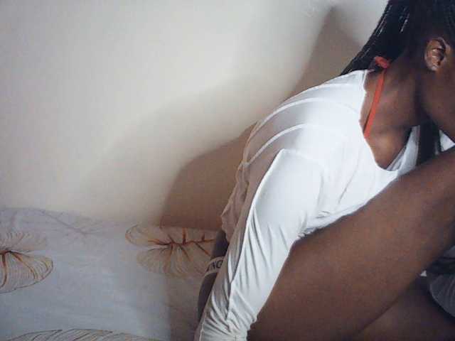 Suzyb live cam on BongaCams