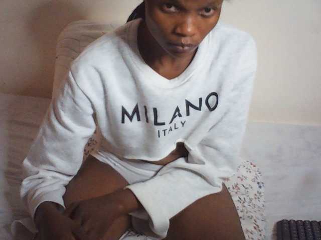 Suzyb live cam on BongaCams