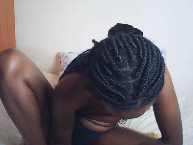 Suzyb live cam on BongaCams