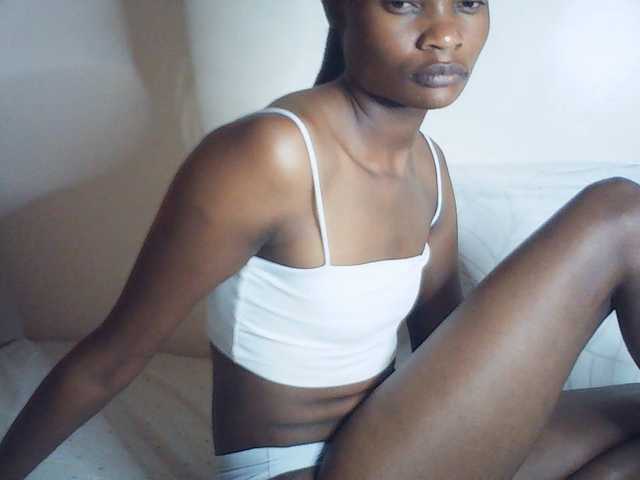 Suzyb live cam on BongaCams
