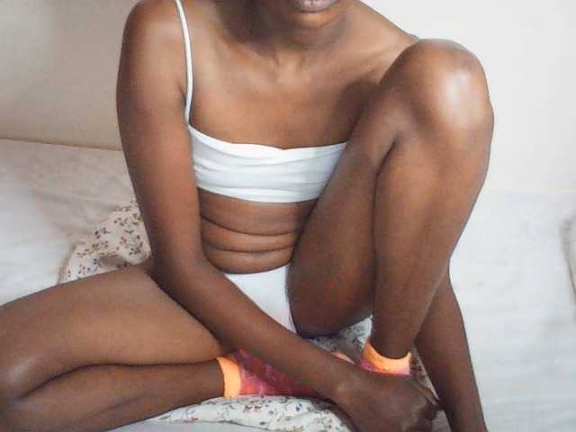 Suzyb live cam on BongaCams