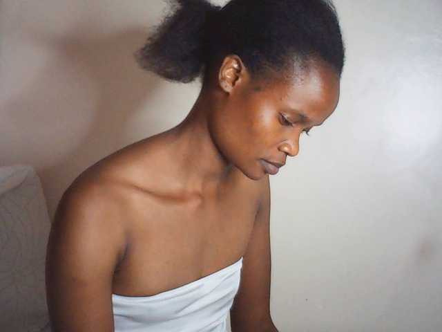 Suzyb live cam on BongaCams