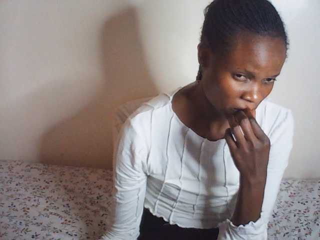 Suzyb live cam on BongaCams