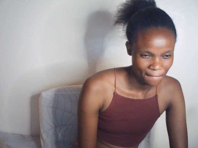Suzyb live cam on BongaCams