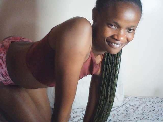 Suzyb live cam on BongaCams