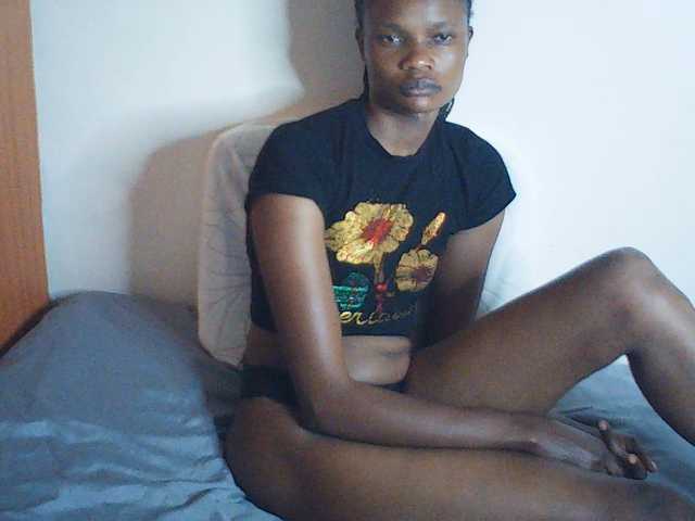 Suzyb live cam on BongaCams
