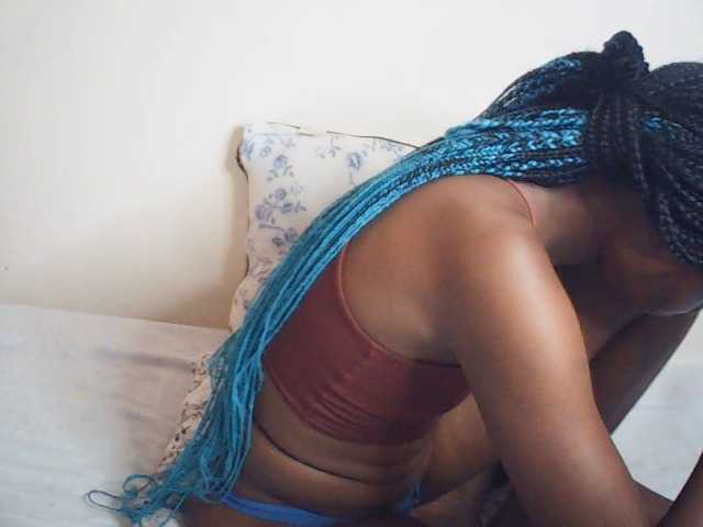 Suzyb live cam on BongaCams