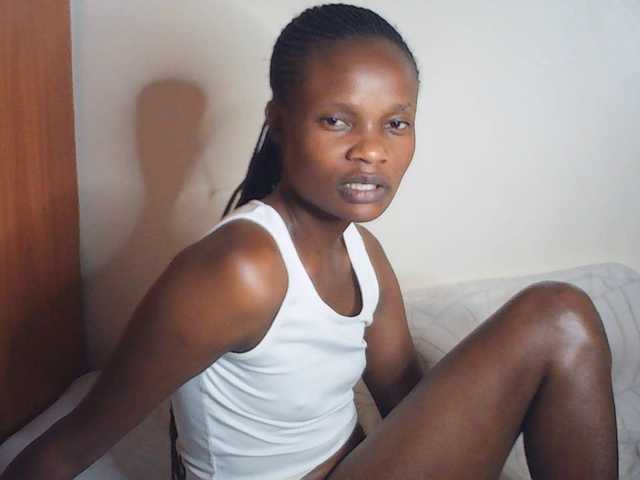 Suzyb live cam on BongaCams