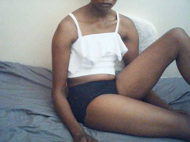 Suzyb live cam on BongaCams
