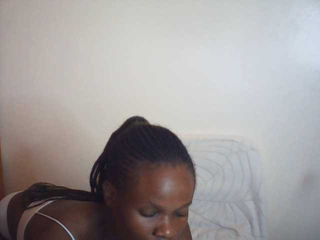 Suzyb live cam on BongaCams