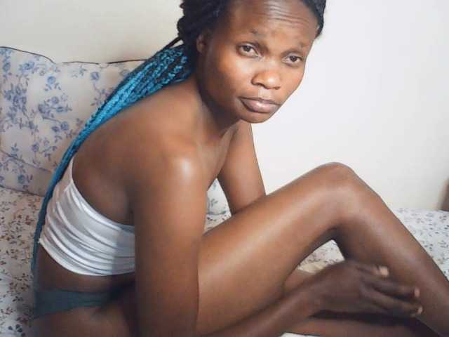 Suzyb live cam on BongaCams