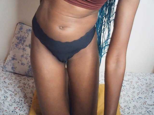 Suzyb live cam on BongaCams