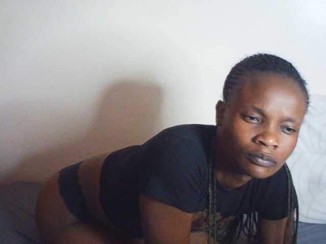 Suzyb live cam on BongaCams