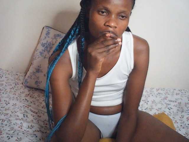 Suzyb live cam on BongaCams