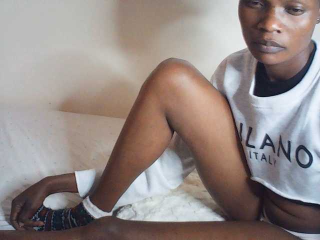 Suzyb live cam on BongaCams