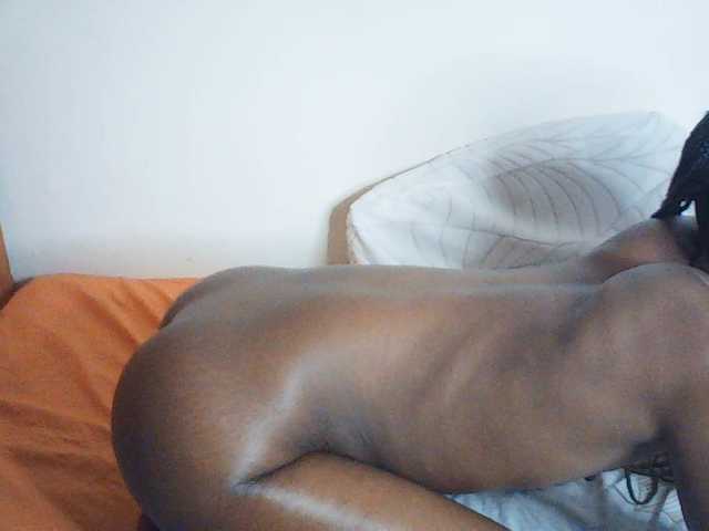 Suzyb live cam on BongaCams