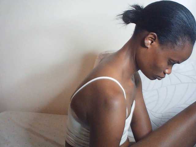 Suzyb live cam on BongaCams