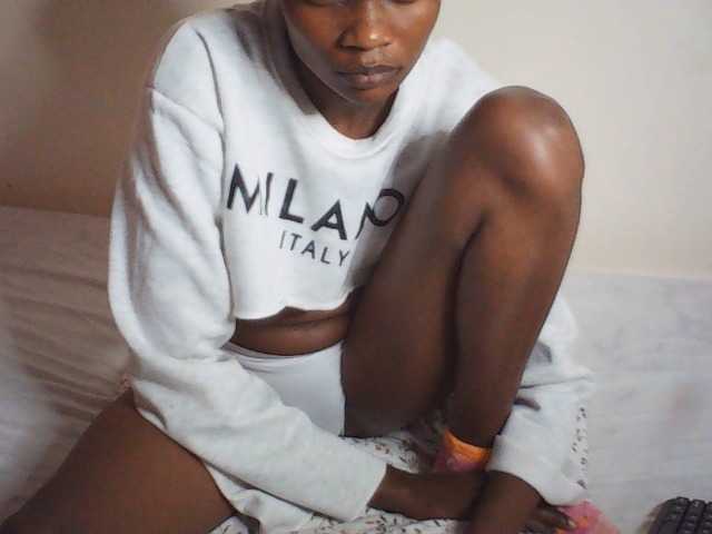 Suzyb live cam on BongaCams